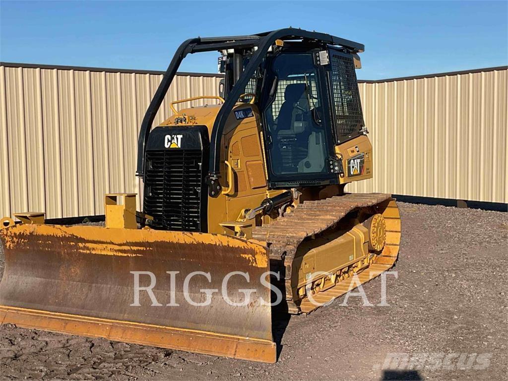 CAT D4KLGP AAG بلدوزرات مجنزرة