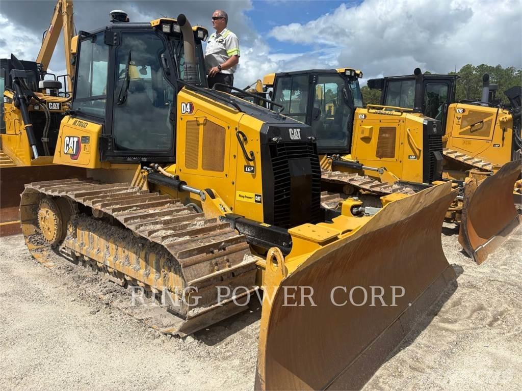 CAT D4VPEW بلدوزرات مجنزرة
