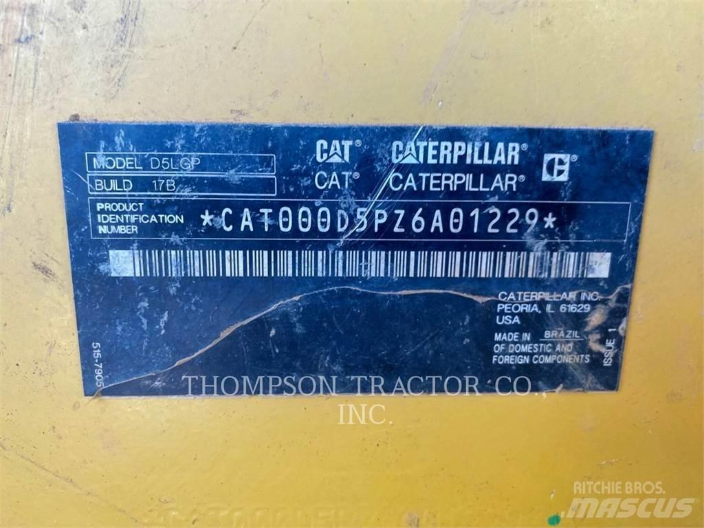 CAT D5 بلدوزرات مجنزرة