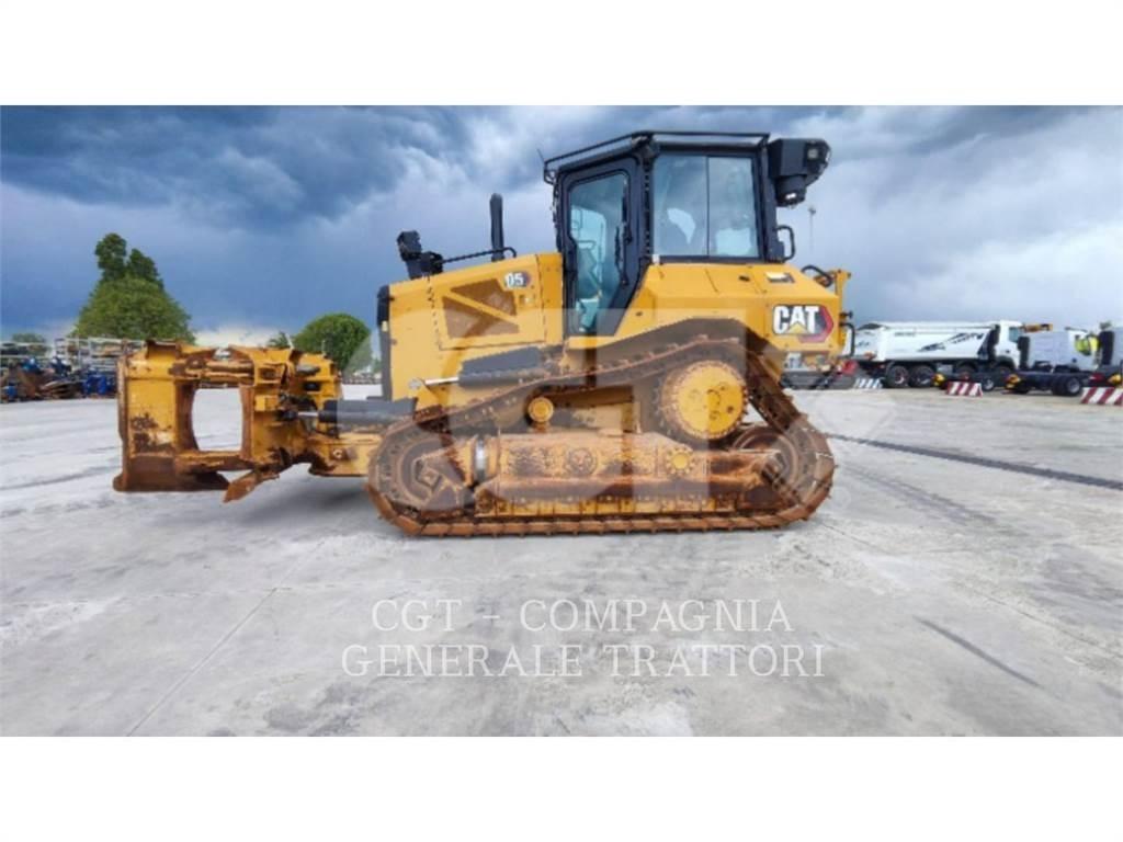 CAT D5 بلدوزرات مجنزرة