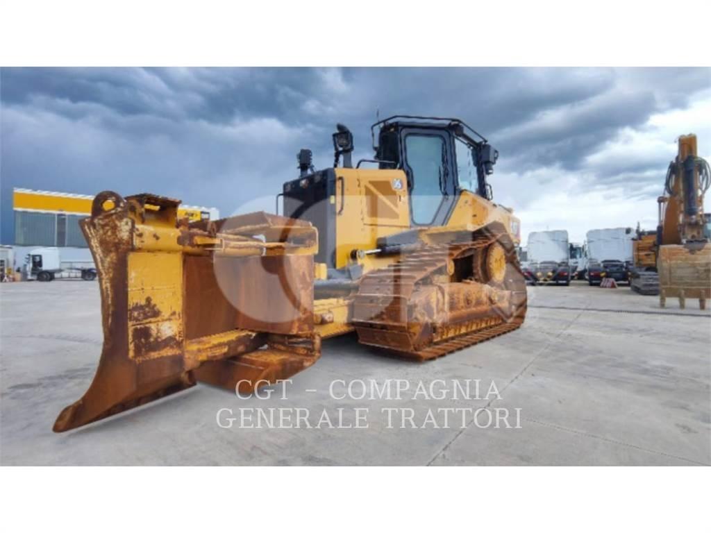 CAT D5 بلدوزرات مجنزرة