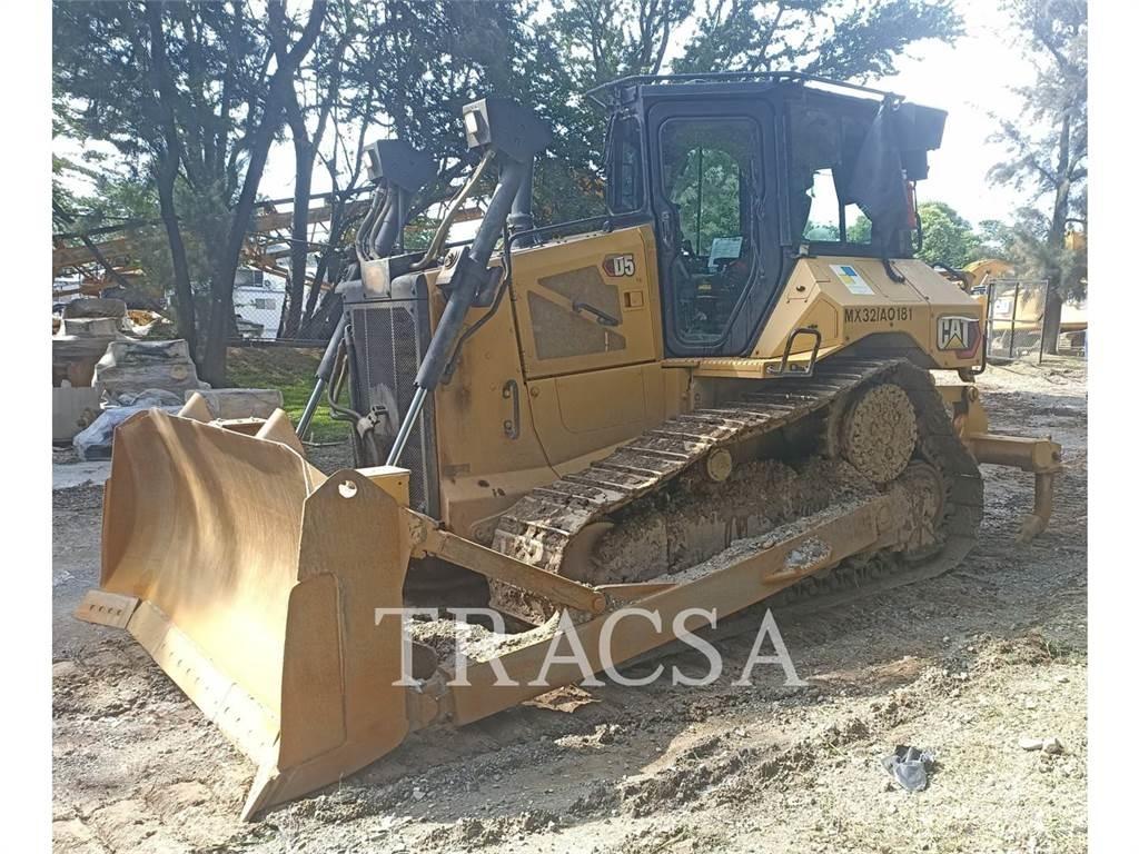 CAT D5 الجرارات