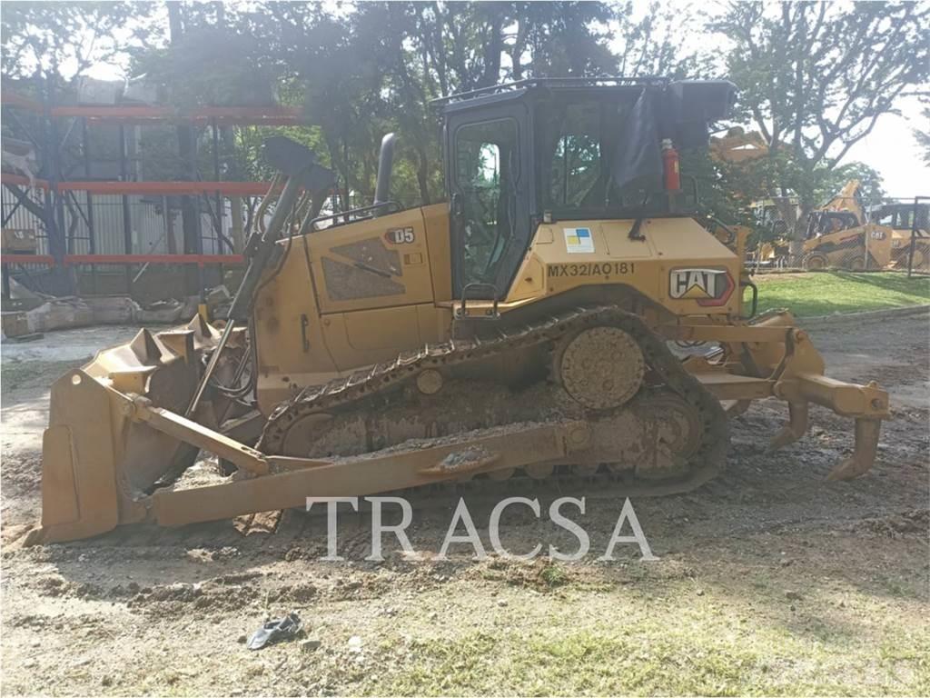 CAT D5 الجرارات