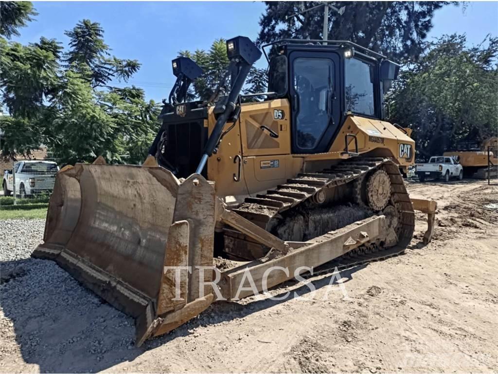 CAT D5 بلدوزرات مجنزرة