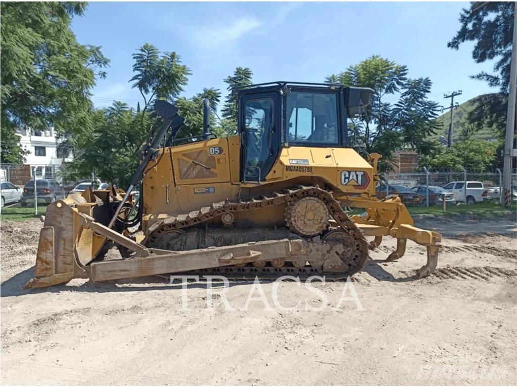 CAT D5 بلدوزرات مجنزرة