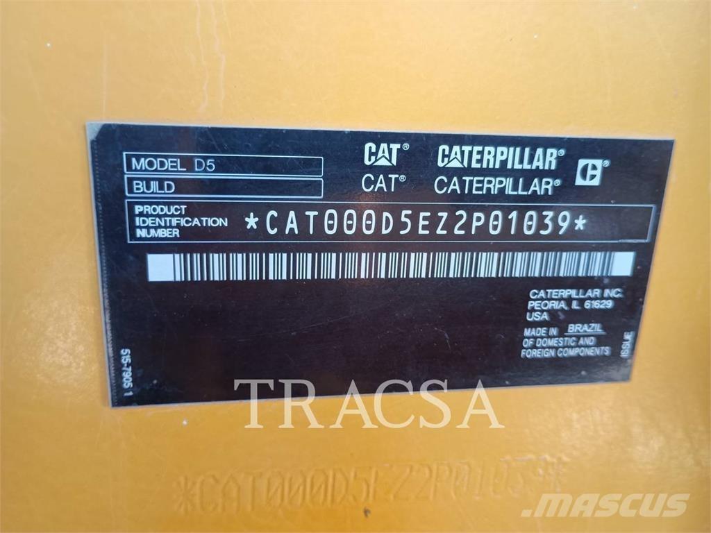 CAT D5 بلدوزرات مجنزرة