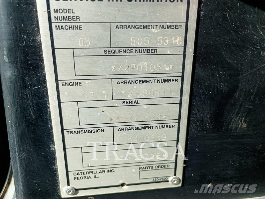 CAT D5 بلدوزرات مجنزرة