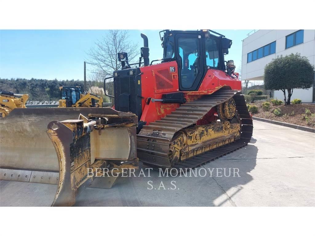 CAT D5 بلدوزرات مجنزرة