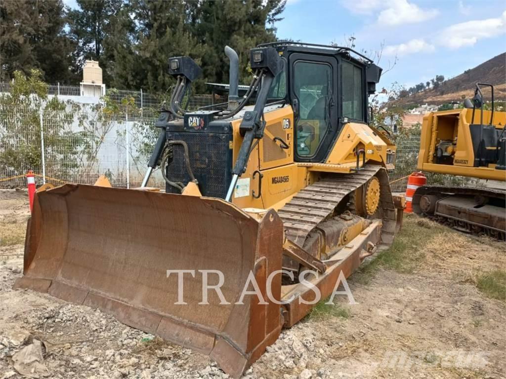 CAT D5 بلدوزرات مجنزرة