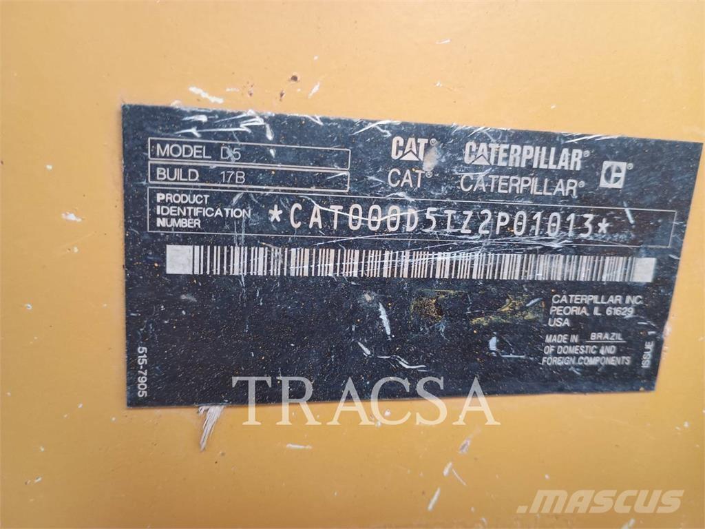 CAT D5 بلدوزرات مجنزرة