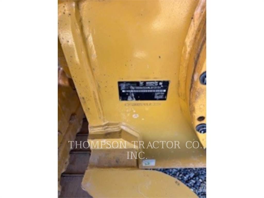 CAT D5 بلدوزرات مجنزرة