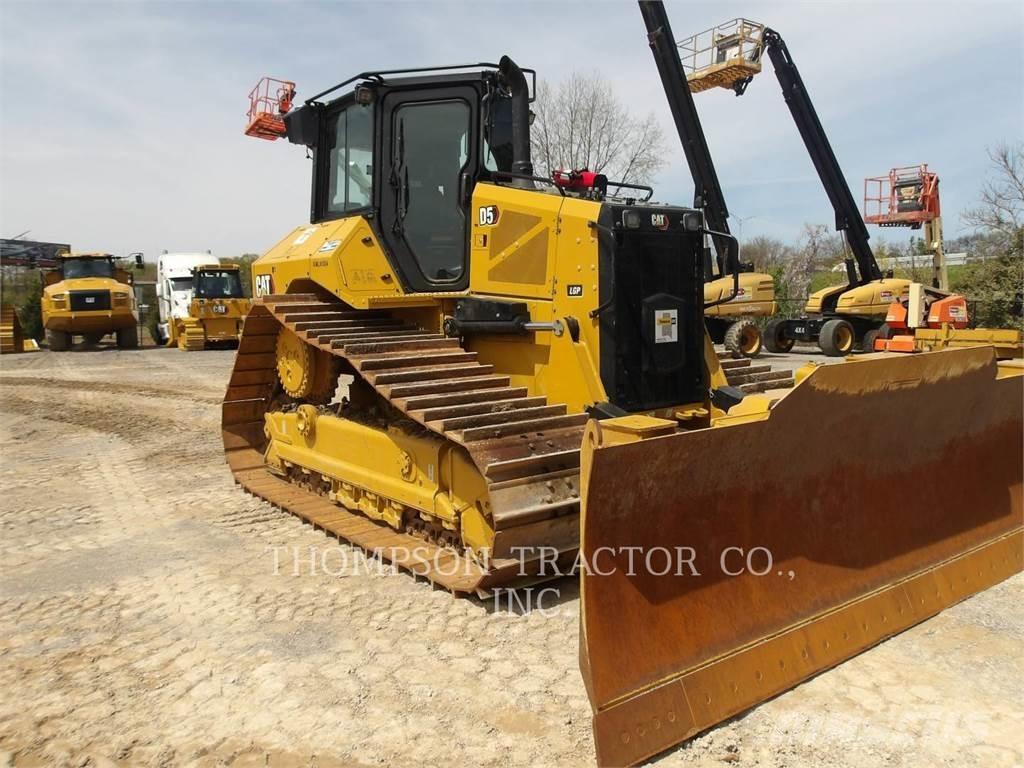 CAT D5 بلدوزرات مجنزرة