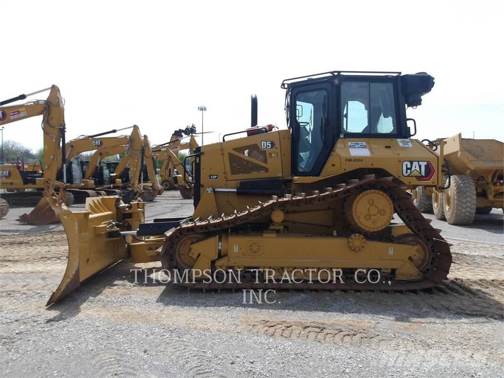 CAT D5 بلدوزرات مجنزرة