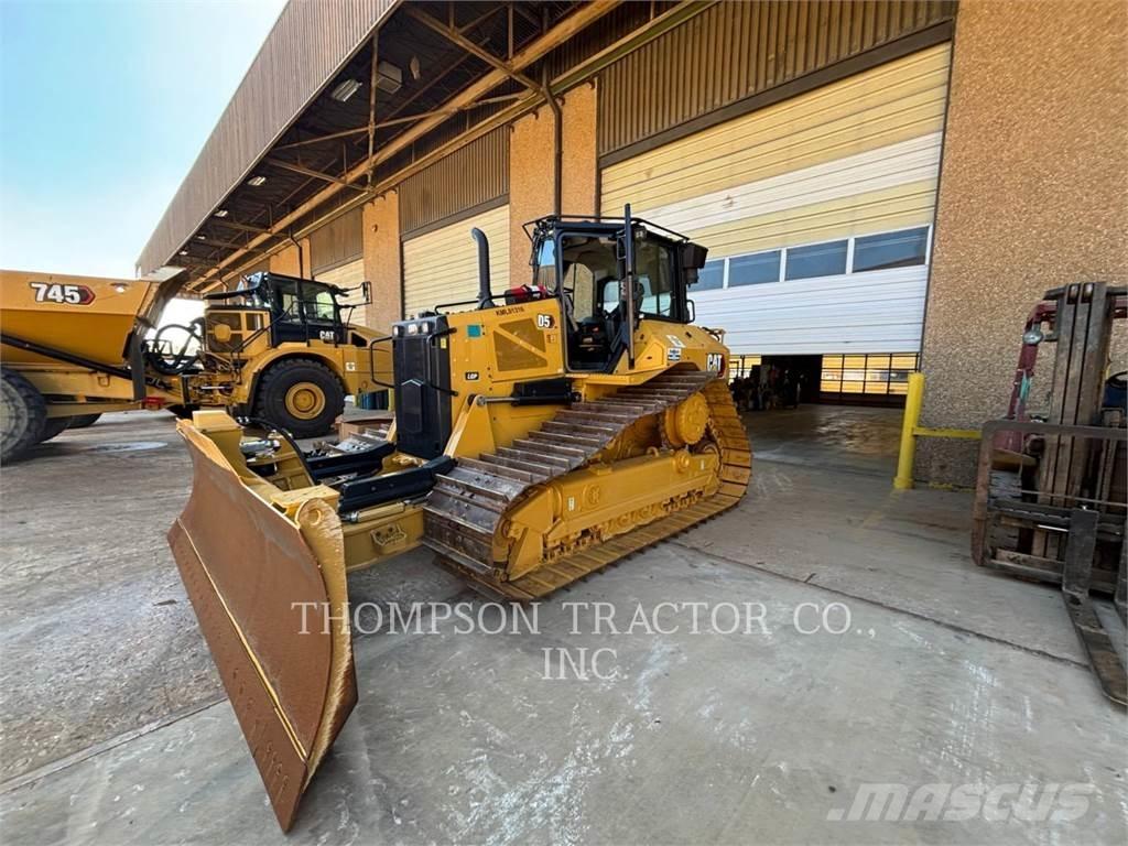 CAT D5 بلدوزرات مجنزرة