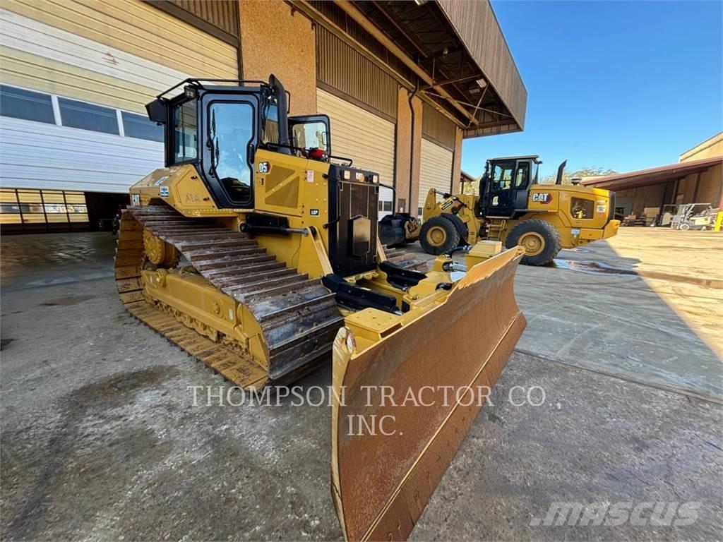 CAT D5 بلدوزرات مجنزرة