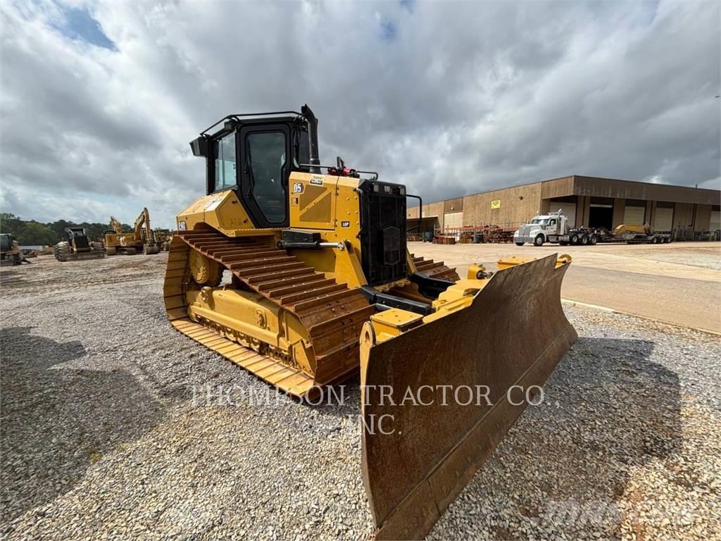 CAT D5 بلدوزرات مجنزرة