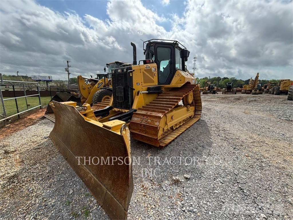 CAT D5 بلدوزرات مجنزرة