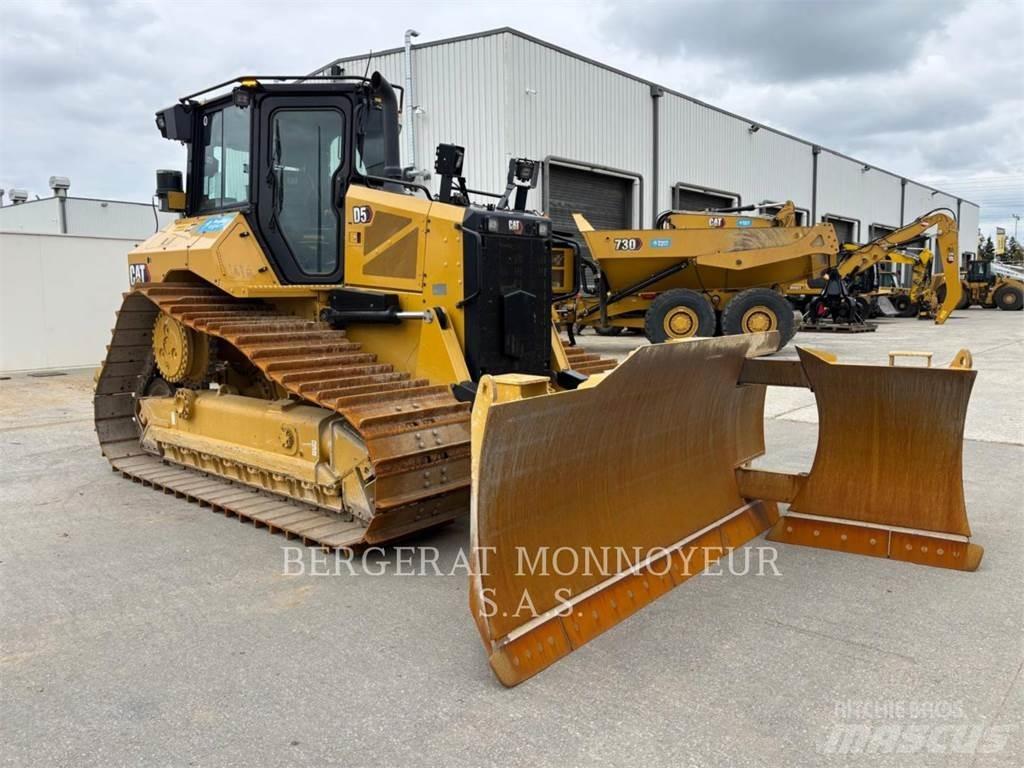 CAT D5 بلدوزرات مجنزرة