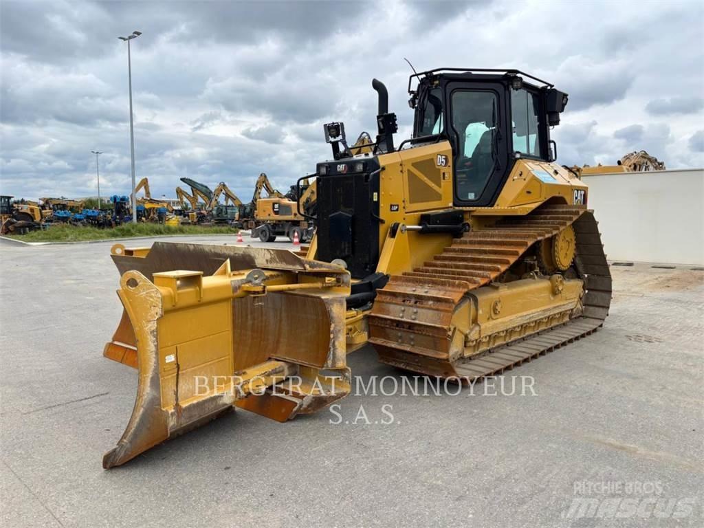 CAT D5 بلدوزرات مجنزرة