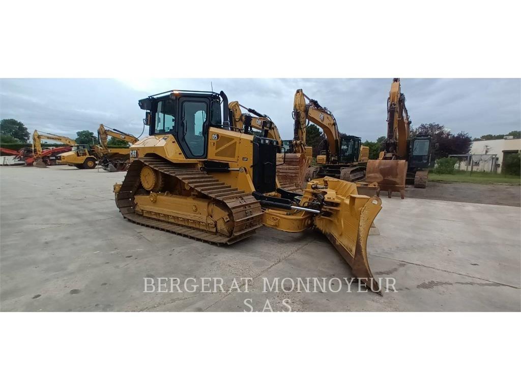 CAT D5 بلدوزرات مجنزرة