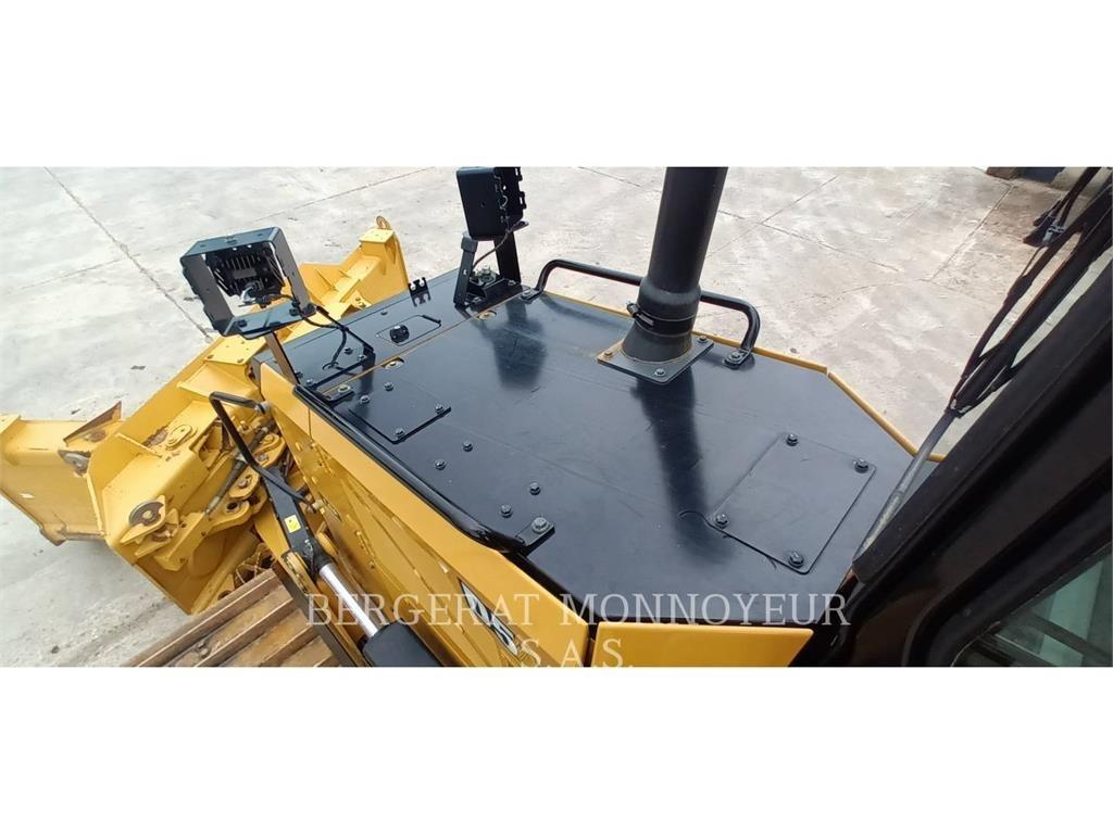 CAT D5 بلدوزرات مجنزرة