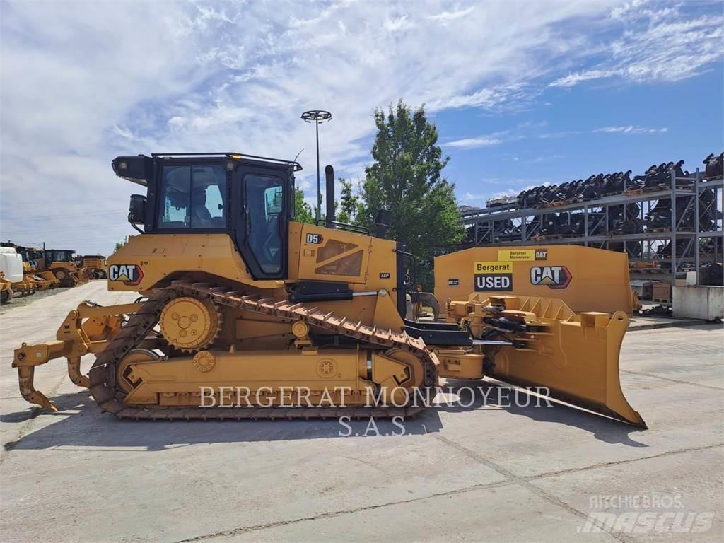 CAT D5 بلدوزرات مجنزرة
