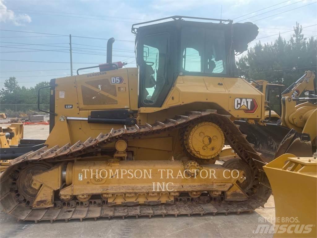 CAT D5 بلدوزرات مجنزرة
