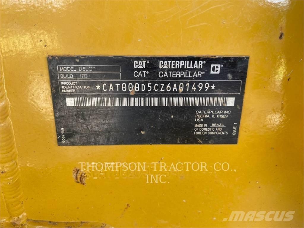 CAT D5 بلدوزرات مجنزرة