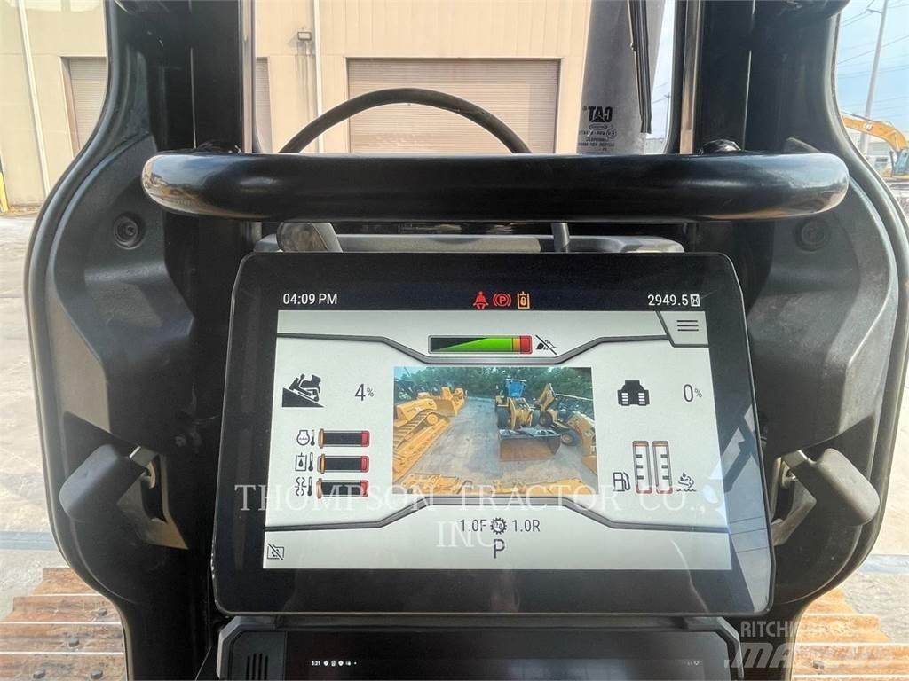 CAT D5 بلدوزرات مجنزرة