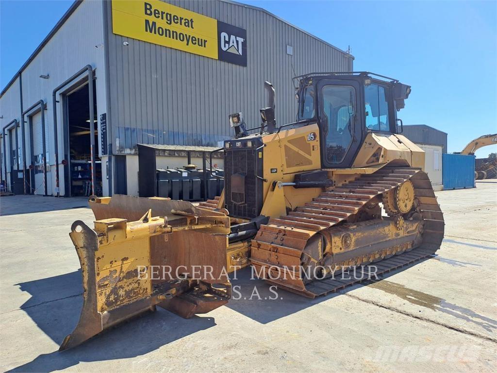 CAT D5 بلدوزرات مجنزرة