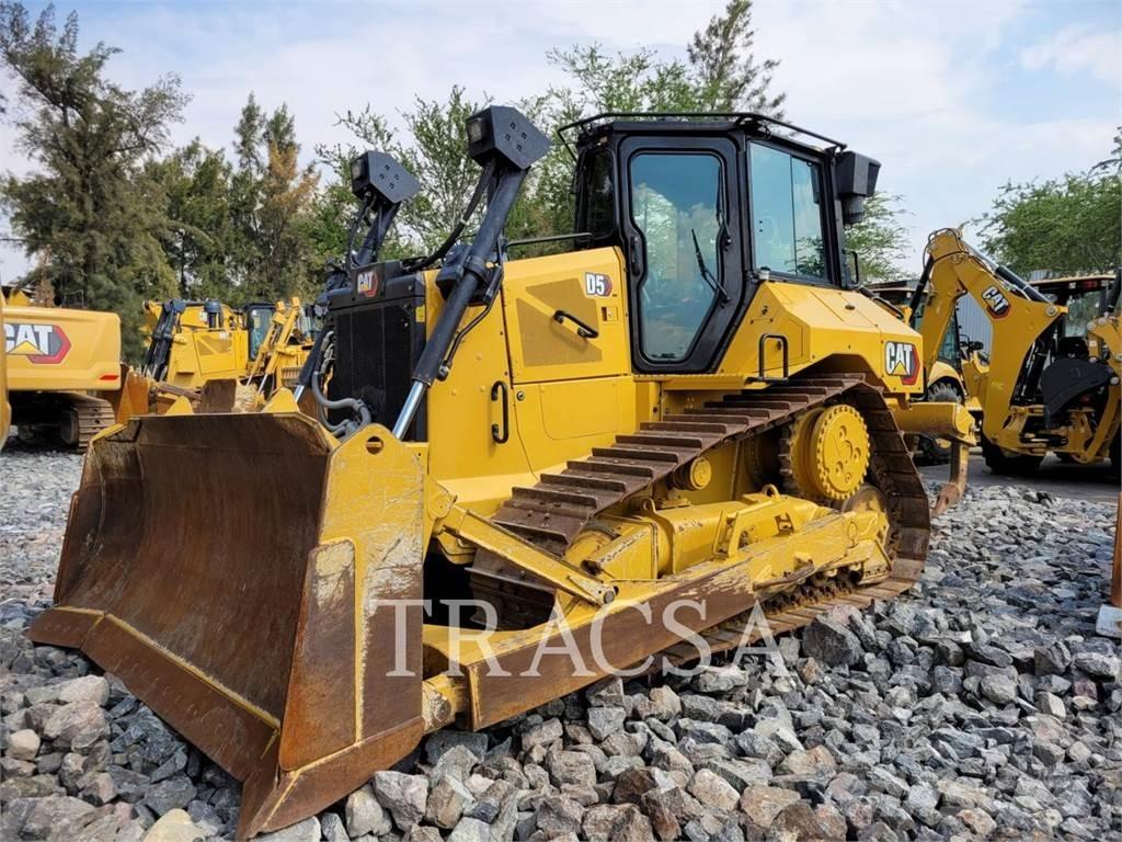 CAT D5 بلدوزرات مجنزرة