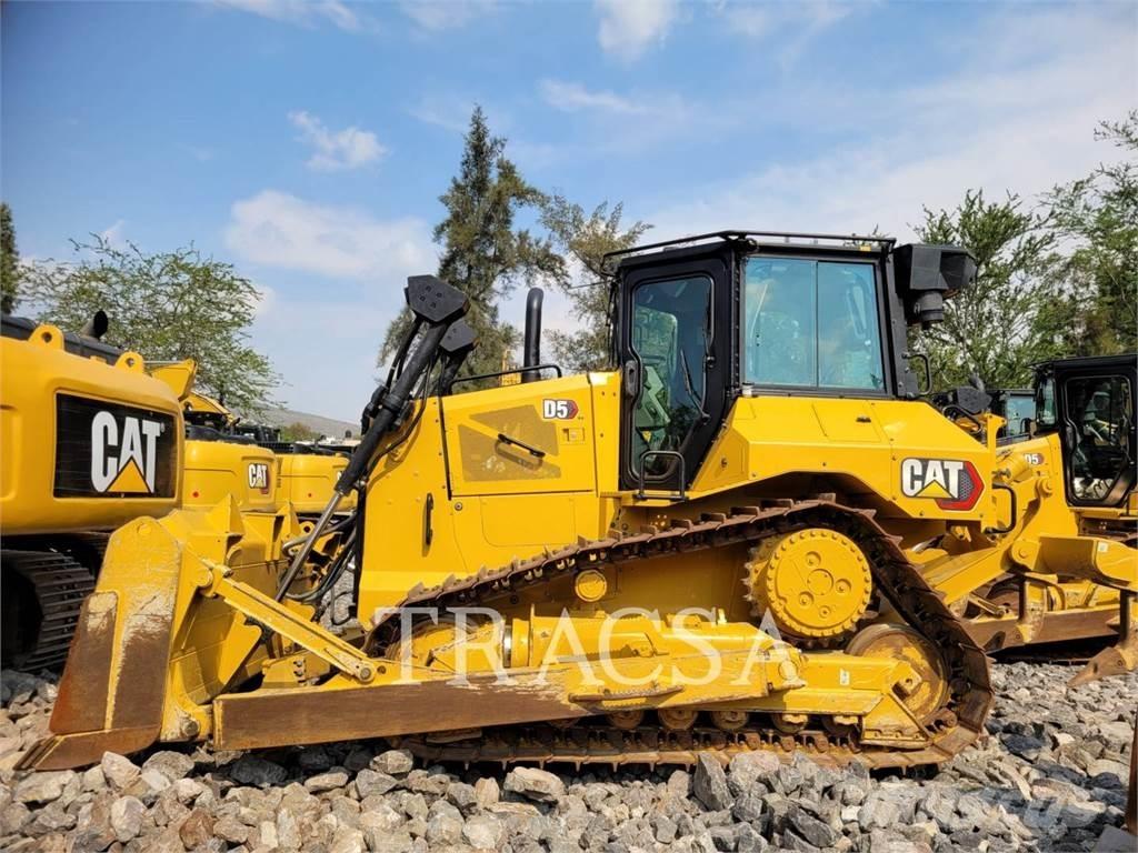 CAT D5 بلدوزرات مجنزرة