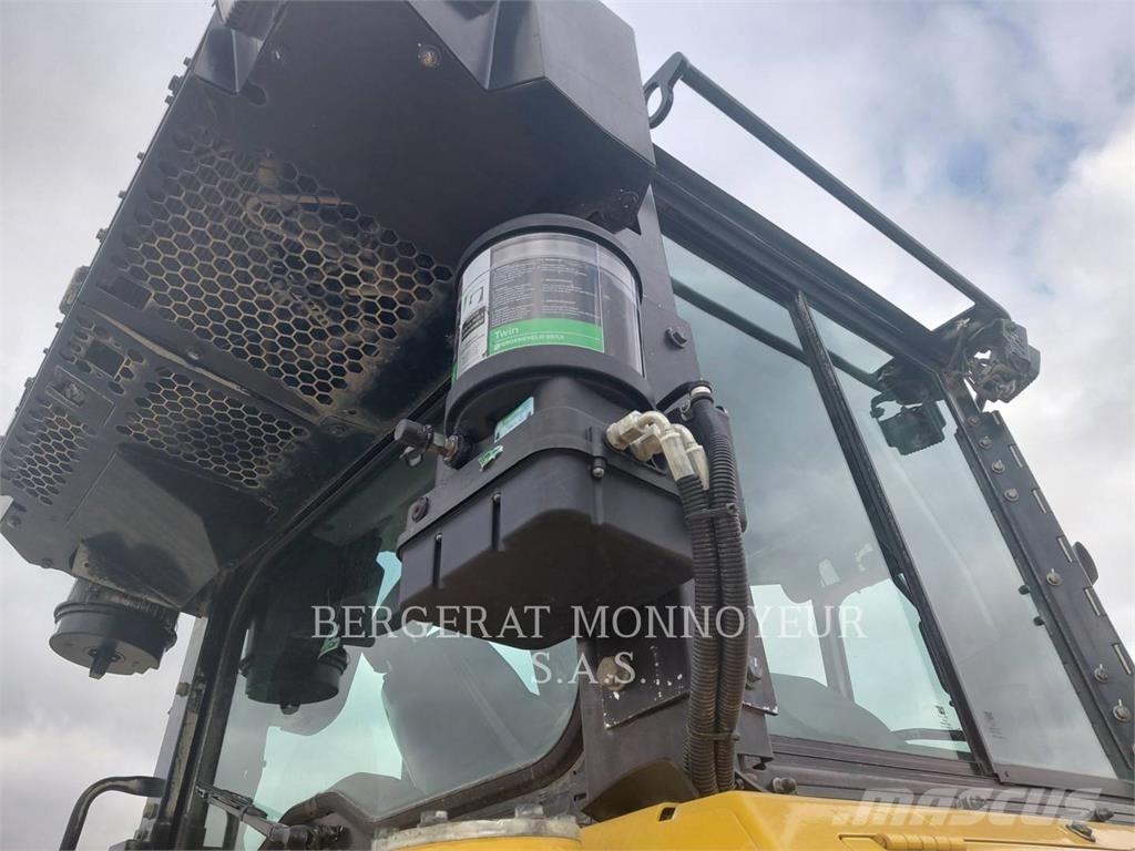 CAT D5 بلدوزرات مجنزرة