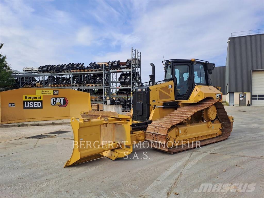 CAT D5 بلدوزرات مجنزرة