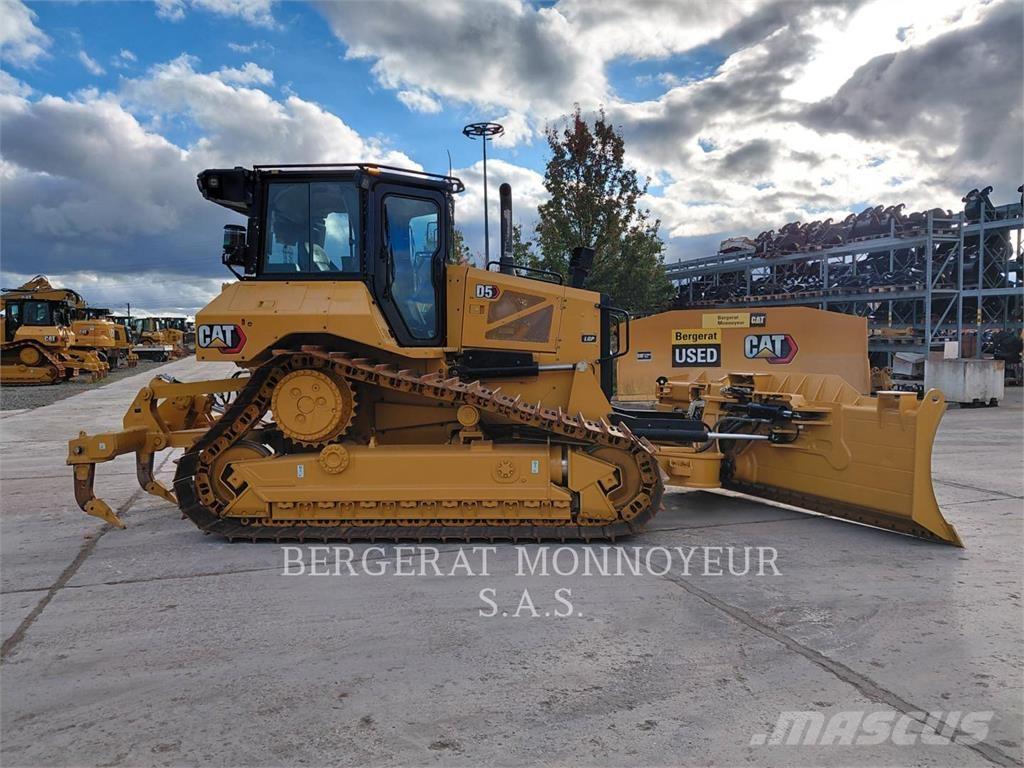 CAT D5 بلدوزرات مجنزرة