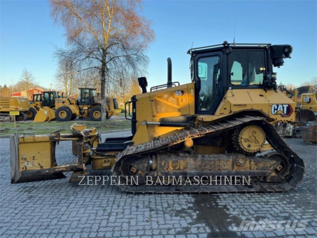 CAT D5 بلدوزرات مجنزرة