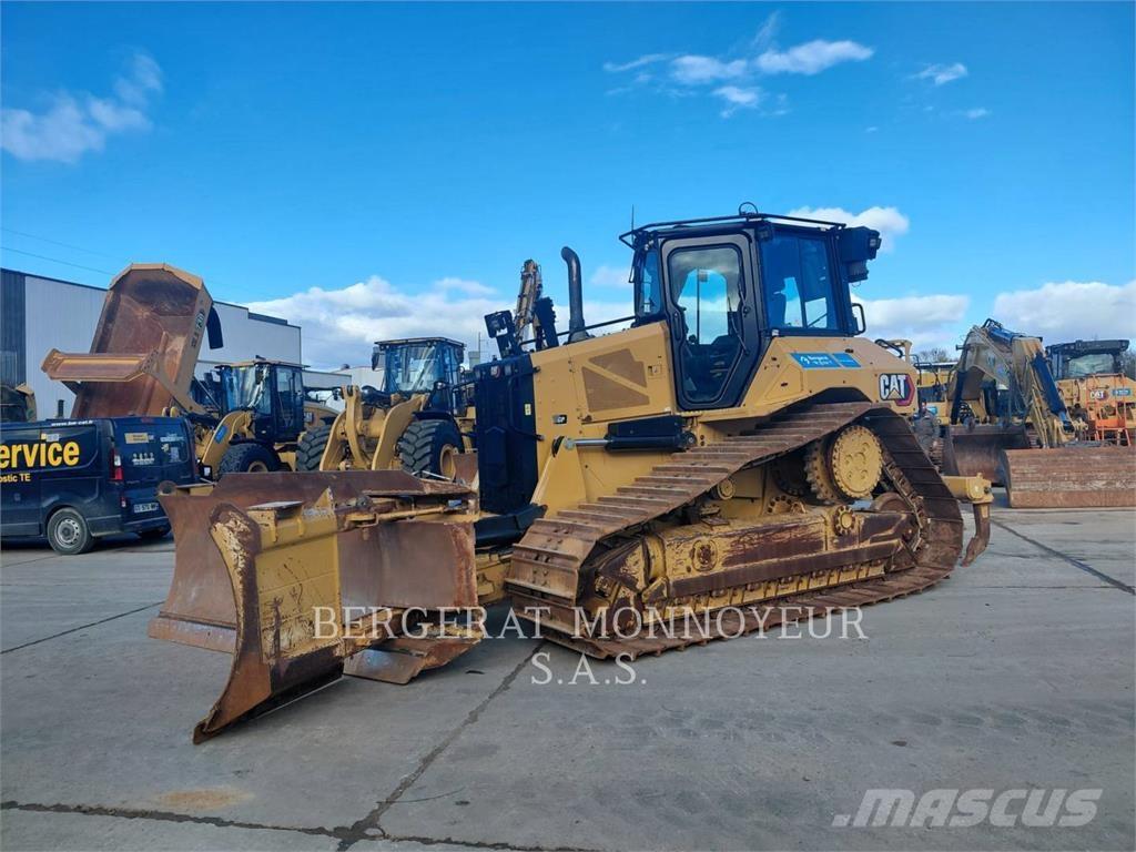 CAT D5 بلدوزرات مجنزرة