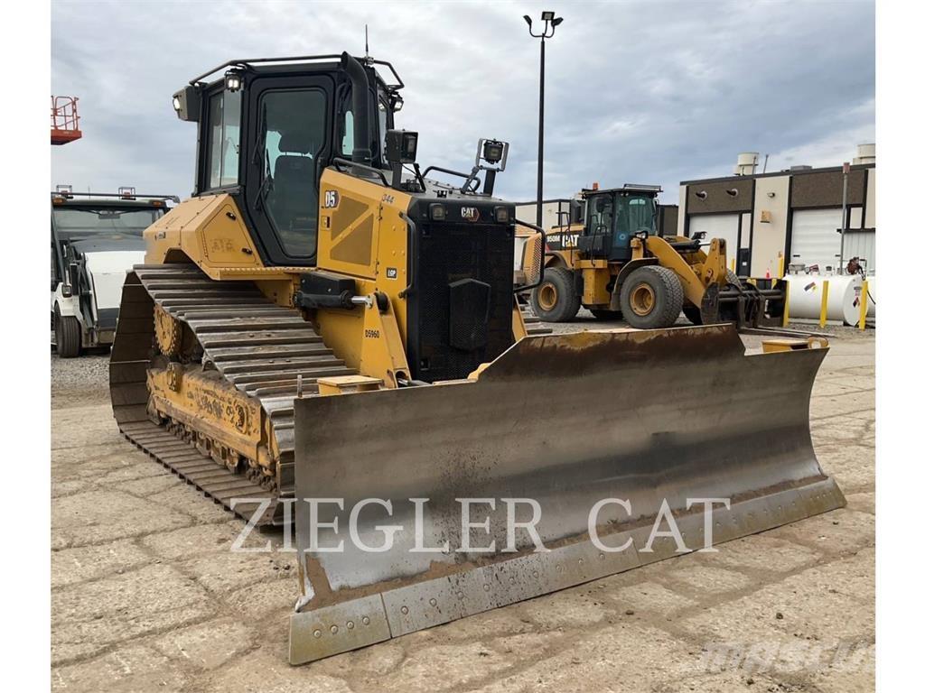 CAT D5 بلدوزرات مجنزرة