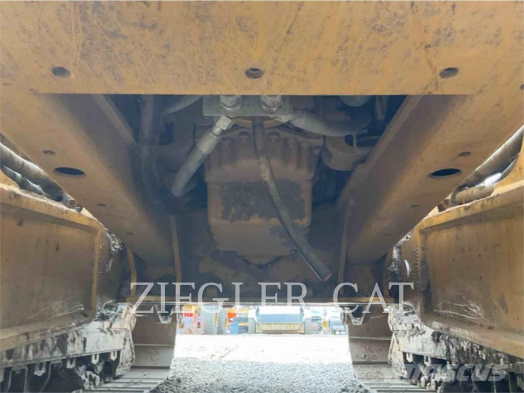 CAT D5 بلدوزرات مجنزرة