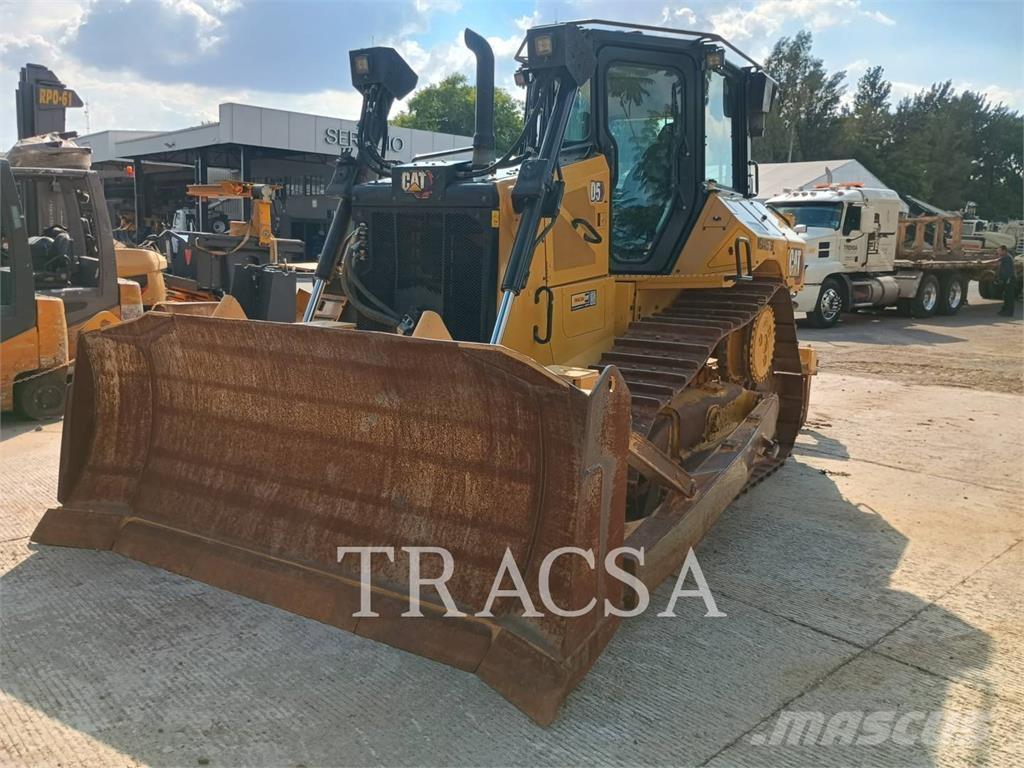CAT D5 المركبة