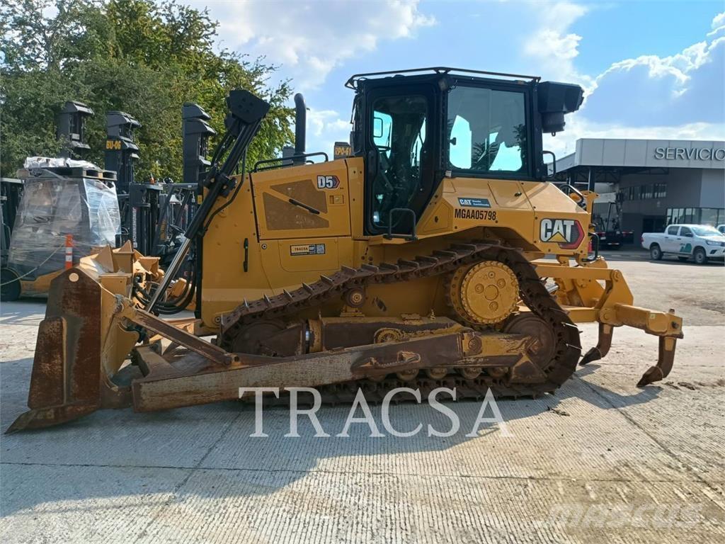 CAT D5 المركبة