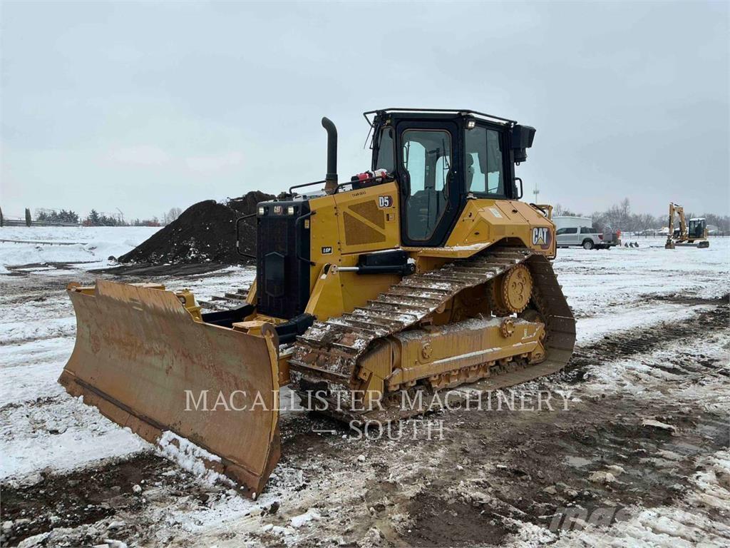 CAT D5 بلدوزرات مجنزرة