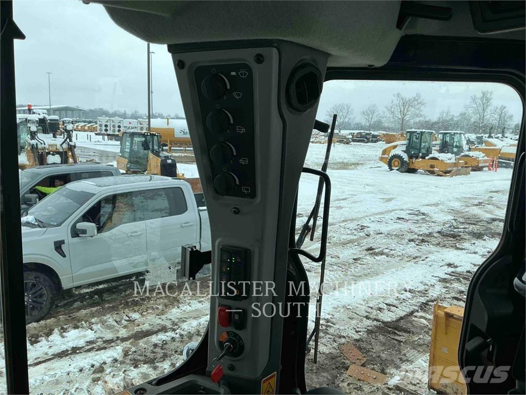 CAT D5 بلدوزرات مجنزرة