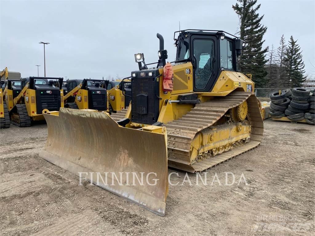CAT D5-17 بلدوزرات مجنزرة