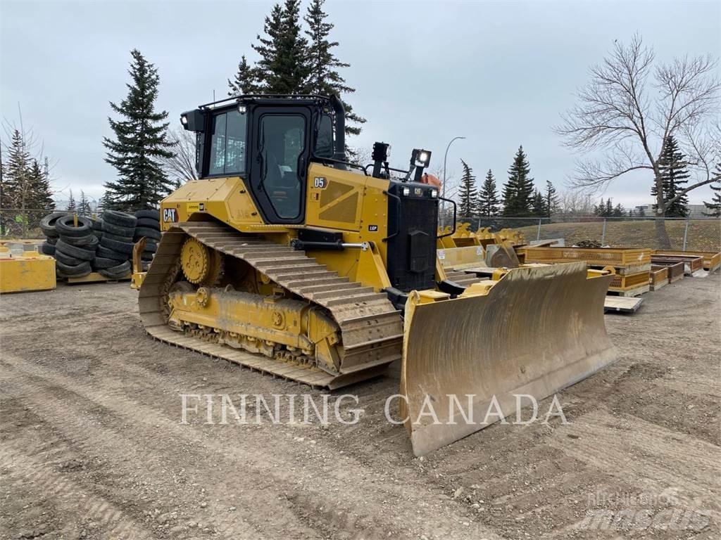 CAT D5-17 بلدوزرات مجنزرة