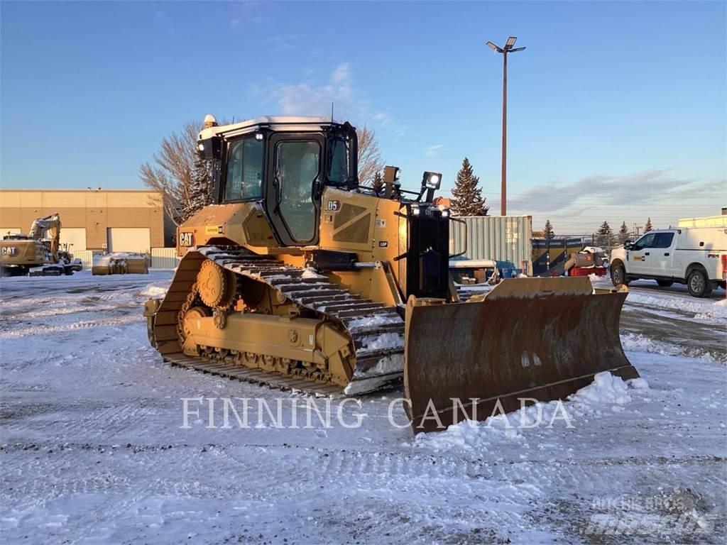 CAT D5-17 بلدوزرات مجنزرة