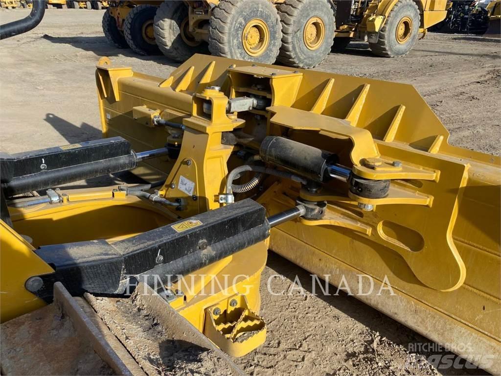 CAT D5-17 بلدوزرات مجنزرة