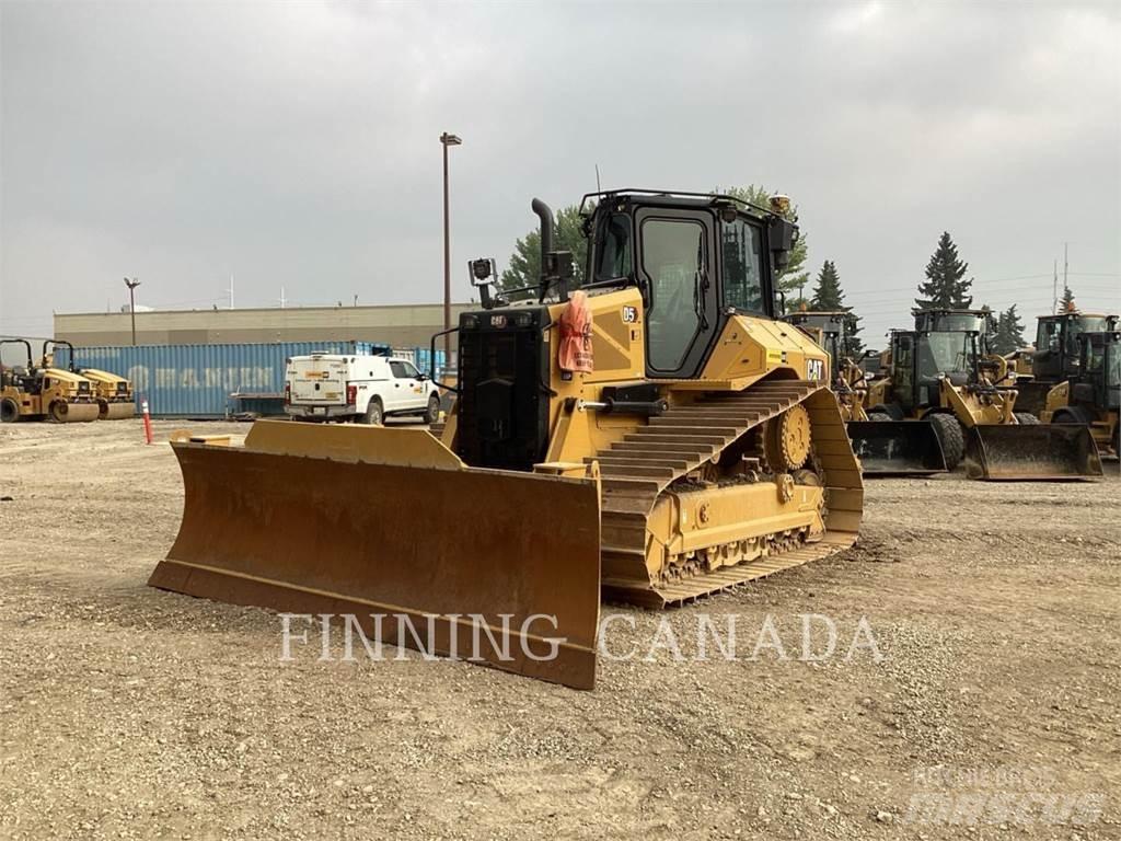 CAT D5-17 بلدوزرات مجنزرة