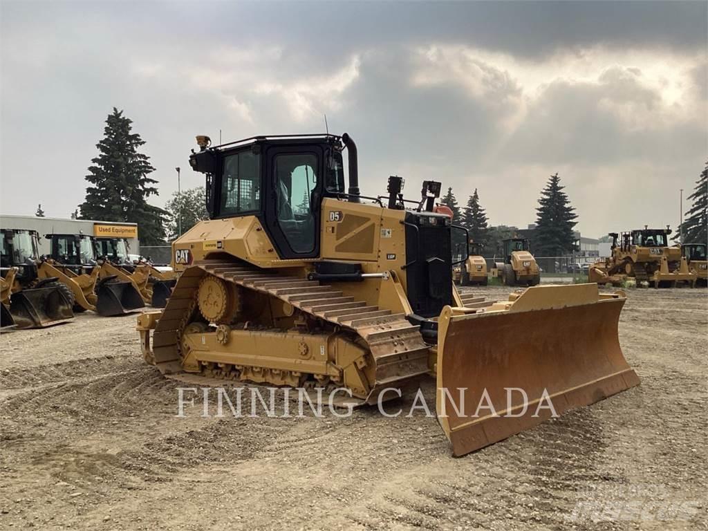 CAT D5-17 بلدوزرات مجنزرة