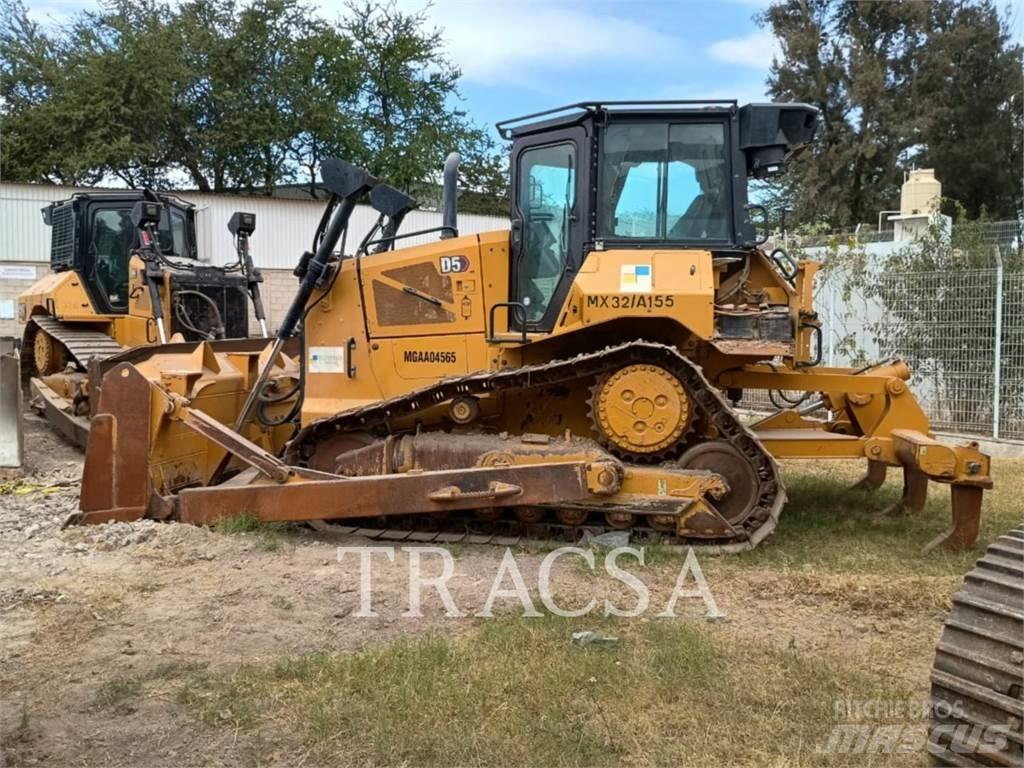 CAT D5-17 بلدوزرات مجنزرة